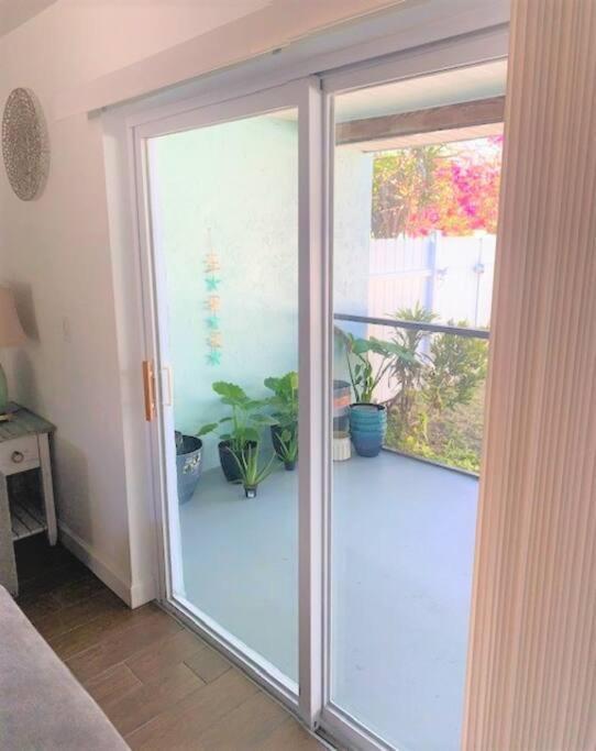 Beautiful Bright & Sparkling 2Bed 1Bath Beach Retreat - Unit 212 Cocoa Beach Bagian luar foto