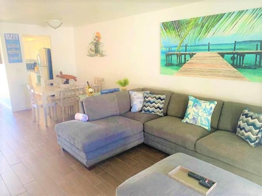 Beautiful Bright & Sparkling 2Bed 1Bath Beach Retreat - Unit 212 Cocoa Beach Bagian luar foto